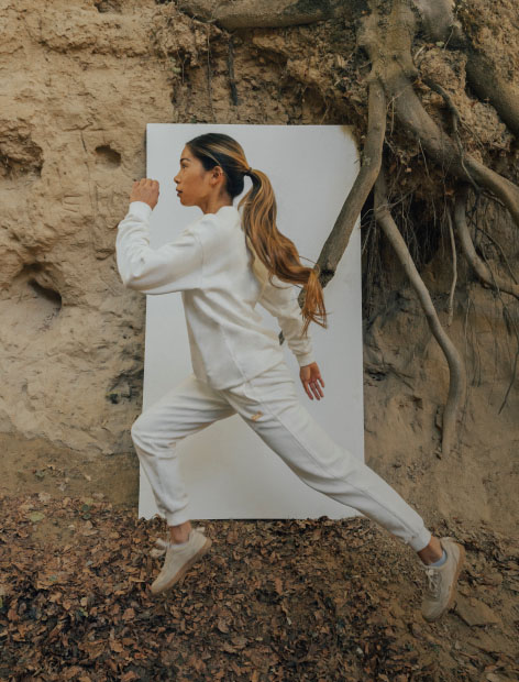 Femme en mouvement de sprint