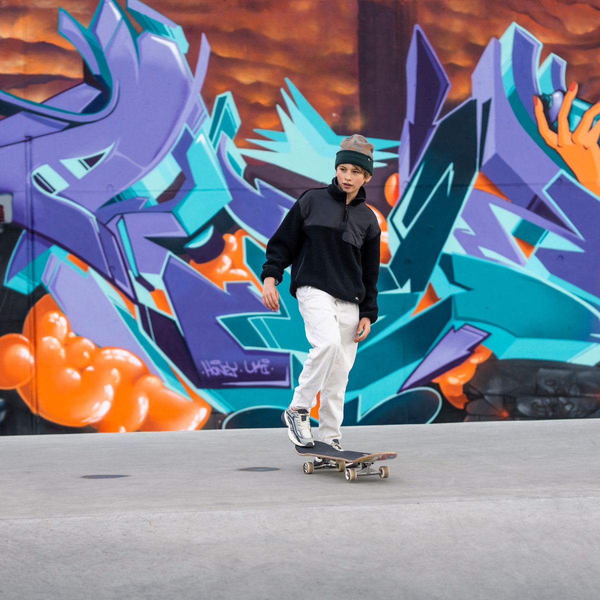 Garçon faisant du skate