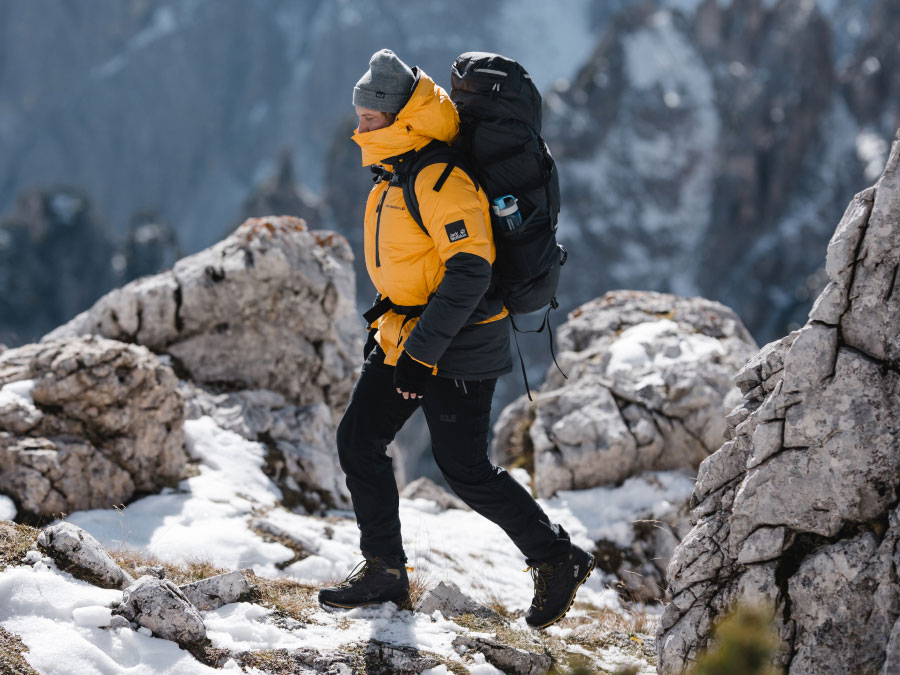 Chaussures d’alpinisme en utilisation au sommet